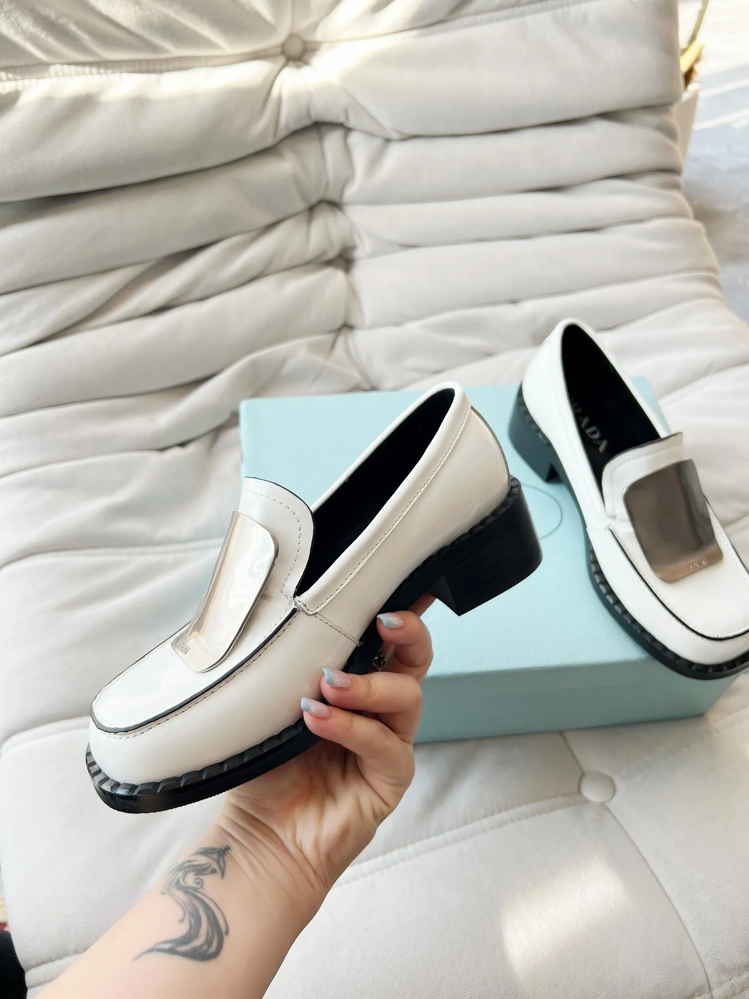 👟👟Ex-factory price 560👟👟 Prada’s new spring and summer women’s clothing｜Absolutely beautiful🥰Exception! Extra number! Anita will continue to update the latest SS25 catwalk pre-sale models, with novel logos as soul mates. Full of fun ~ Adhering to the trend-setting vane, you must believe in Prada's ability to capture fashion. 35-42 yards